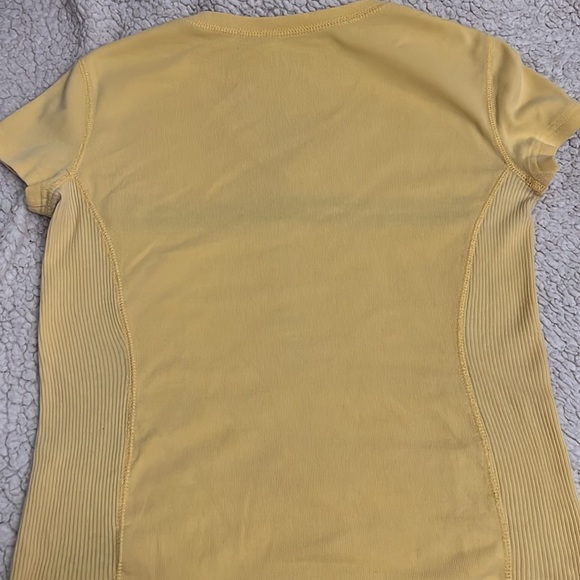 Gorgeous Yellow Tommy Hilfiger T-Shirt - Picture 5 of 5